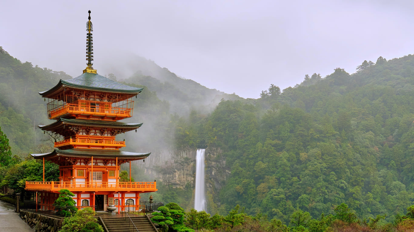 那智の滝と青岸渡寺三重塔